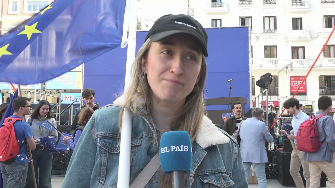 Ciudadanos, políticos e intelectuales defienden...