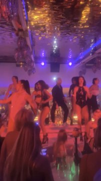 Cendrillon des temps modernes : travailleuse la journée, star la nuit