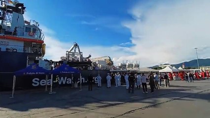 Carrara, arrivano 190 migranti a bordo della Sea Watch