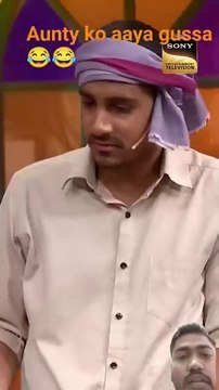 aunty ne rikshewale ko pita 🤣 #aunty #rider #tkss #comedy #bollywood #entertainment #shorts