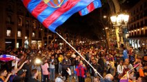 La afición del Barcelona celebra el triunfo del Clásico en Canaletas