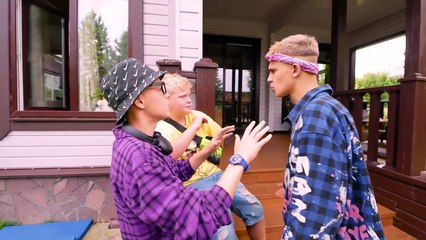 أفضل أصدقاء المدرسة يساعدون هالك في تحديد موعدهم الأول ❤️ KiKiDo Campus | الحلقة 4