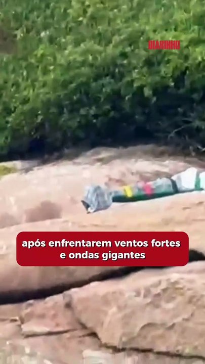 Pescadores são resgatados após naufrágio em São Francisco do Sul