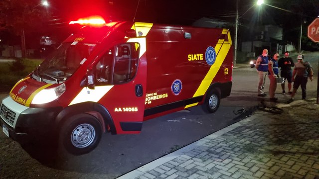 Jovem fica ferido após cair de bicicleta na Rua Santa Catarina