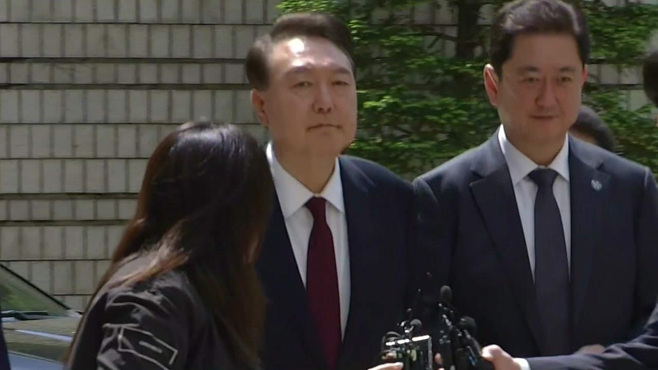 윤석열 전 대통령, 오후 '내란 재판' 위해 법원 도착 / YTN