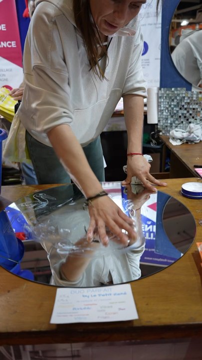 Le Petit René : la lavette qui vient à bout de toutes les saletés sans détergent 😀 (Cette vidéo a été réalisée sans contrepartie ni cadeau ni rémunération à la Foire de Paris)