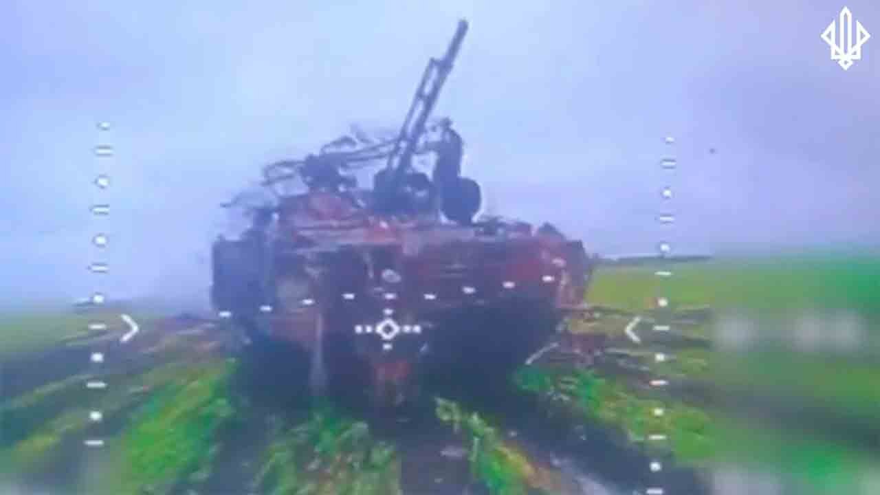 Video toont hoe Oekraïense gardisten een Russische pantseraanval nabij Pokrovsk afslaan