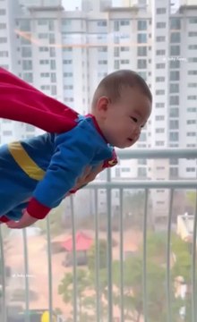 Cute Chines superman viral funny video 📸🤣cute baby new viral funny video #chines #superman #shorts #shortvideos #viralvideos #viralshorts #funnyvideos #comedy #baby