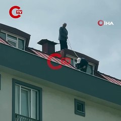 Çatı tadilatı yapan işçi beline ip bağlayarak güvenlik önlemi aldı