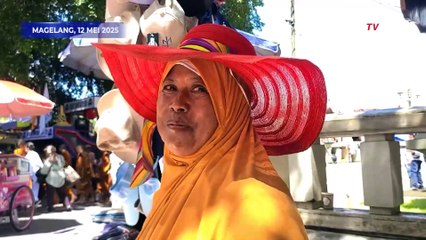 Waisak 2025, Pedagang Topi di Candi Mendut Mendulang Rezeki