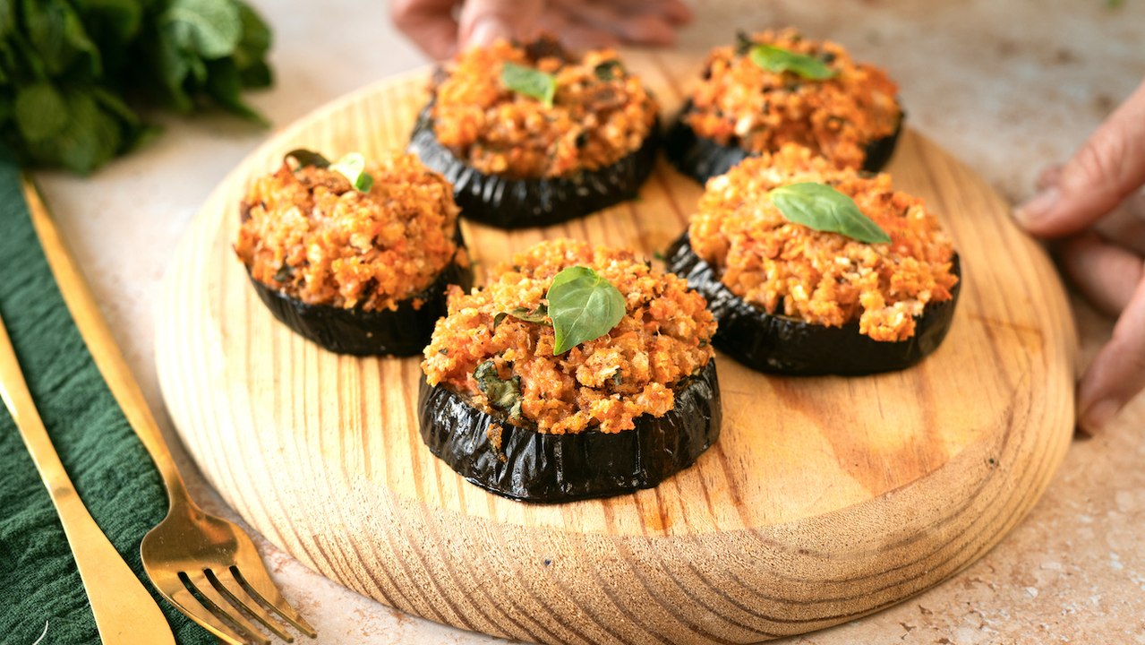 Berenjenas fáciles al horno con tomate y parmesano - Cocina Fácil