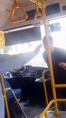 VIDEO: ¡Lo atacó con un destornillador! Pasajero agredió a un conductor de autobús