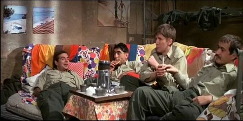 5 Matti in Guerra (1974) – Commedia Italiana tra Risate e Avventure Militari 🎬