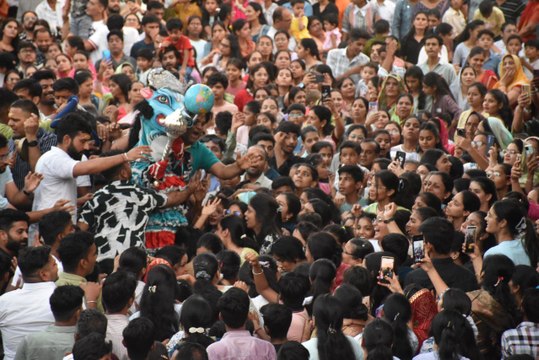 वराह भगवान ने किया हिरण्याक्ष का वध, सागर से निकालकर लाए पृथ्वी