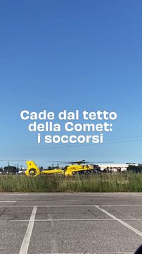 Cade dal tetto della Comet: video dei soccorsi