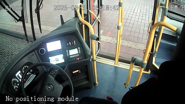 Suspeito abandona bomba em terminal de ônibus de Curitiba