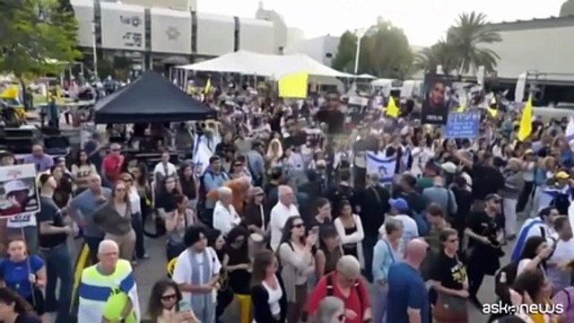 Folla a Tel Aviv esulta per liberazione ostaggio israelo-americano