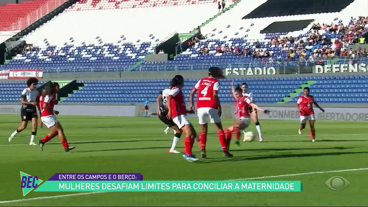 Jogadoras de futebol desafiam limites para conciliar carreira e maternidade
