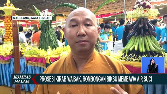Prosesi Kirab Waisak, Rombongan Biksu Membawa Air Suci dan Api Abadi dari Candi Mendut ke Borobudur