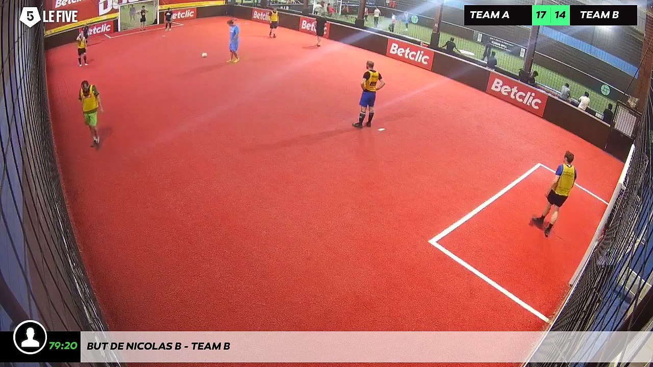 But de Nicolas B - Team B