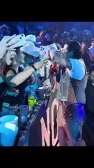 La reacción de Christian Nodal cuando una fan intentó robarle el sombrero