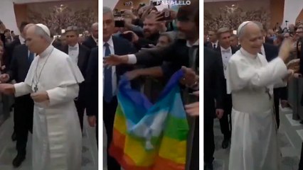 El Papa León XIV Ignora una Bandera LGBTQI+ en Evento Público 🚩