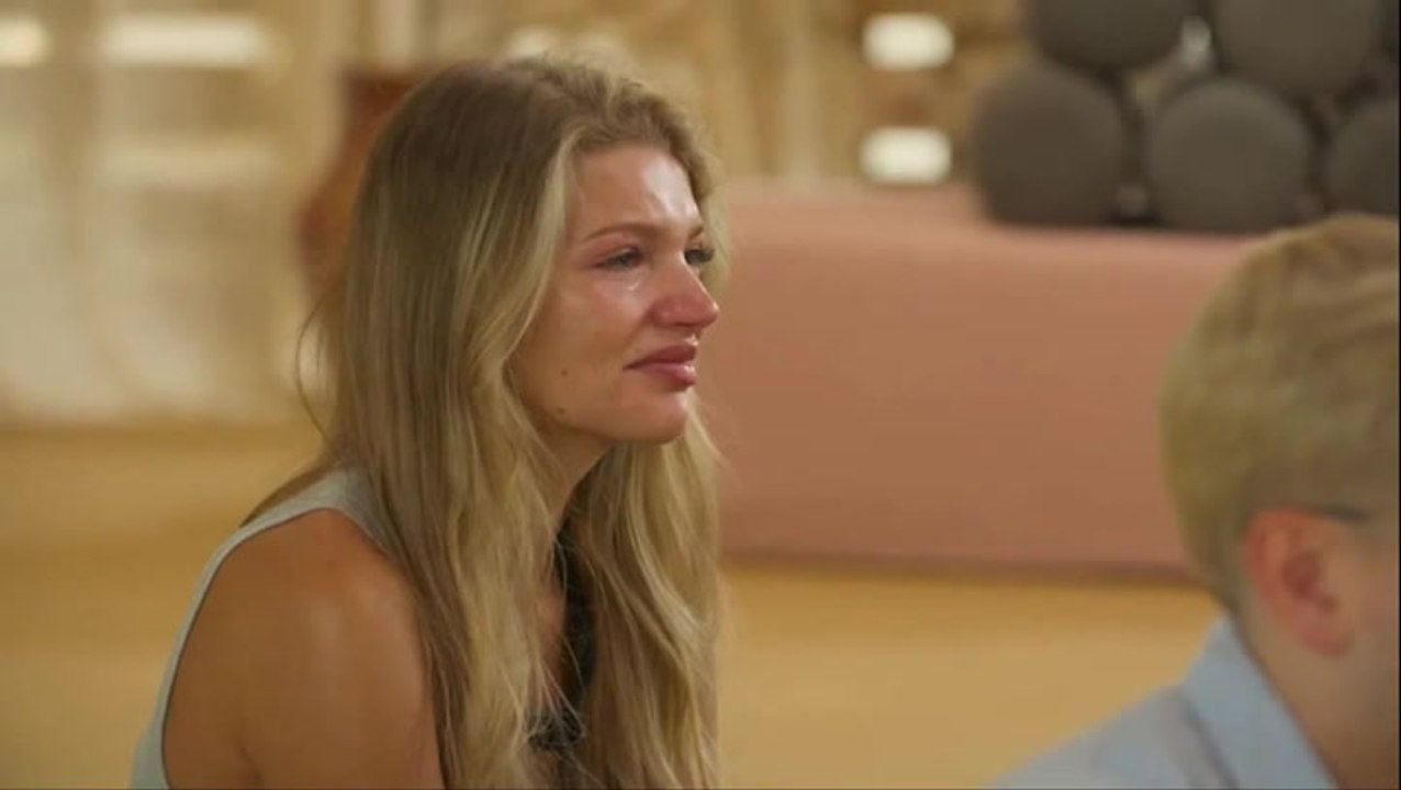 Virgin Island star cries minutes into show at experts’ act in front of her