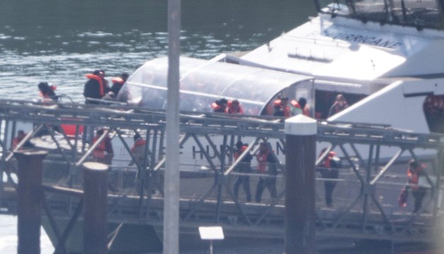 WATCH: Boat load of migrants enter ON SAME DAY Starmer unveils immigration crackdown