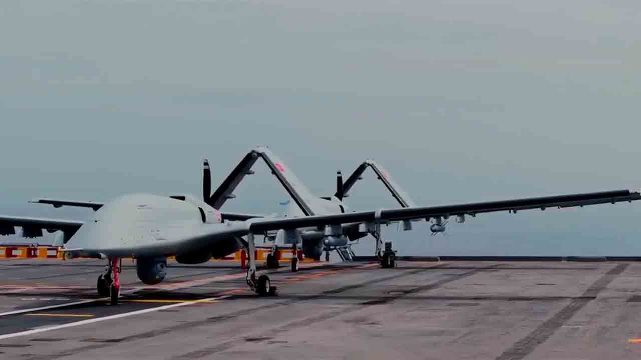 動画：武装したバイラクタルTB-3がTCGアナドルから離陸し、MAM-Lを発射
