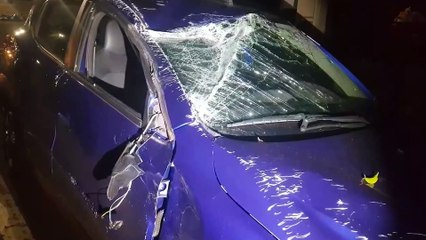 Renault Kwid capota após colisão com Celta na região central