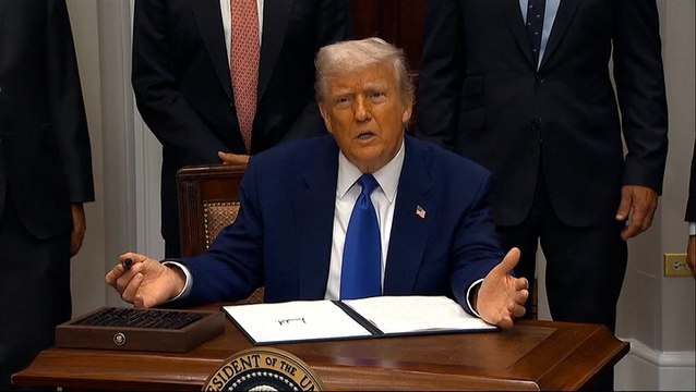 Critics say Donald Trump's luxury gift from Qatar violates the Constitution