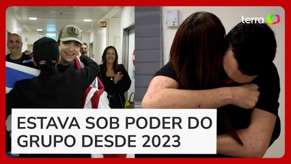 Hamas liberta norte-americano refém há 584 dias em Gaza; vídeo mostra reencontro com a família