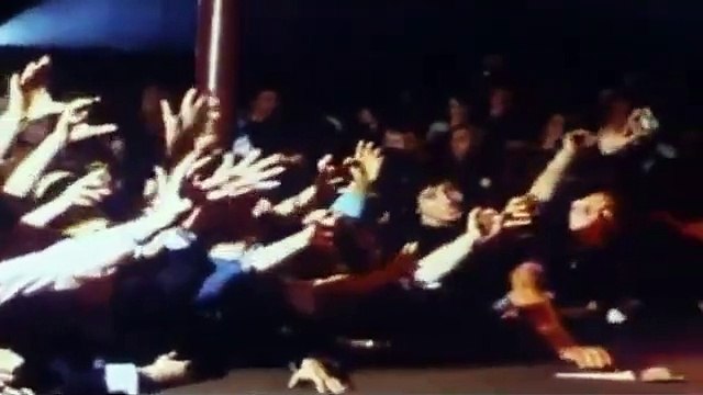 16 Juin 1975 - Actualités Paris-Ile de France FR3 - Johnny Hallyday en concert à Provins (14 Juin) - Da Dou Ron Ron - Nadine