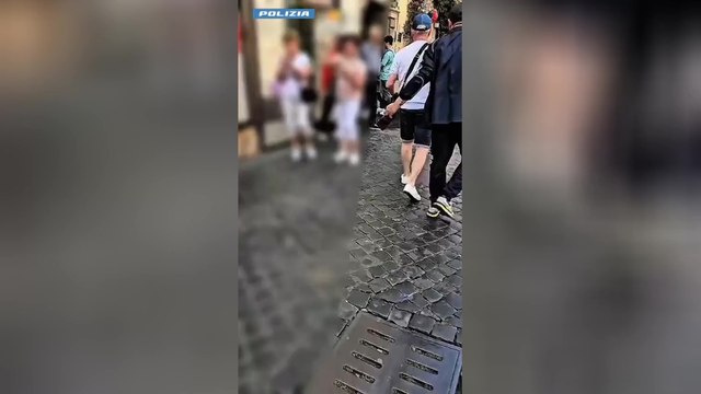 Roma, borseggio filmato in diretta dal poliziotto fuori servizio: video