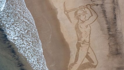 Beach artist creates 100ft figure of miner to honour former pit village