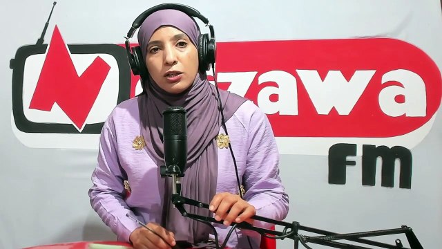 اعادة تدوير مخلفات النخيل والتمور وتحويل مخلفات النخيل الى منتجات صديقة للبيئة مثل الاسمدة العضوية والاعفالا وكيفية استغلال نوى التمور في انتاج الفحم الحيوي والوقود البيئي هذا البرنامج في اطار مشروع ضوء على الاقتصاد بمبادرة من منظمة مراسلون بلاحدود وفي