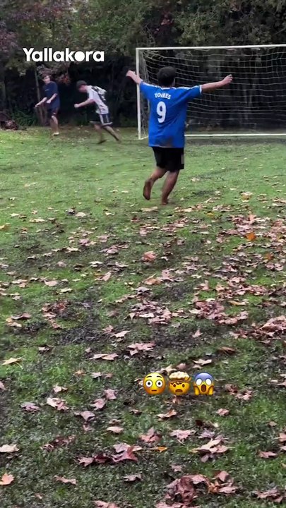 حافي القدمين وملطخ بالطين.. ابن أجويرو وحفيد مارادونا هداف بالوراثة ⚽️🇦🇷