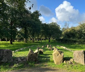 Discover the Mysteries of Ballintaggart Giants' Graves 🏺