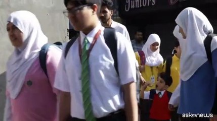 Regge il cessate il fuoco tra India e Pakistan, scuole riaperte