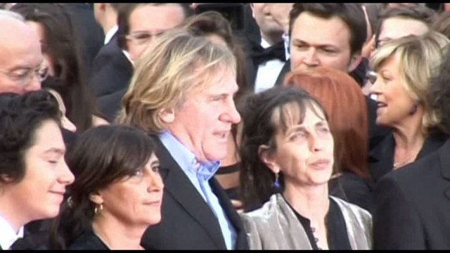 Gérard Depardieu condannato a 18 mesi per violenza sessuale