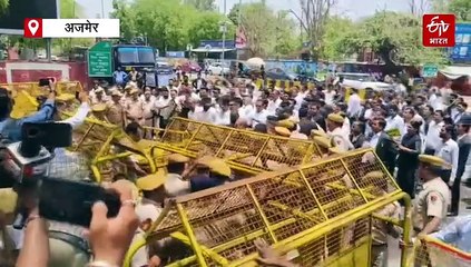 अजमेर में वकीलों का जोरदार प्रदर्शन, ​दिया अल्टीमेटम, बोले- 3 सूत्री मांगें 2 दिन में पूरी करें