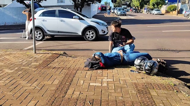 Três pessoas ficam feridas em colisão com quatro veículos na Rua Antonina