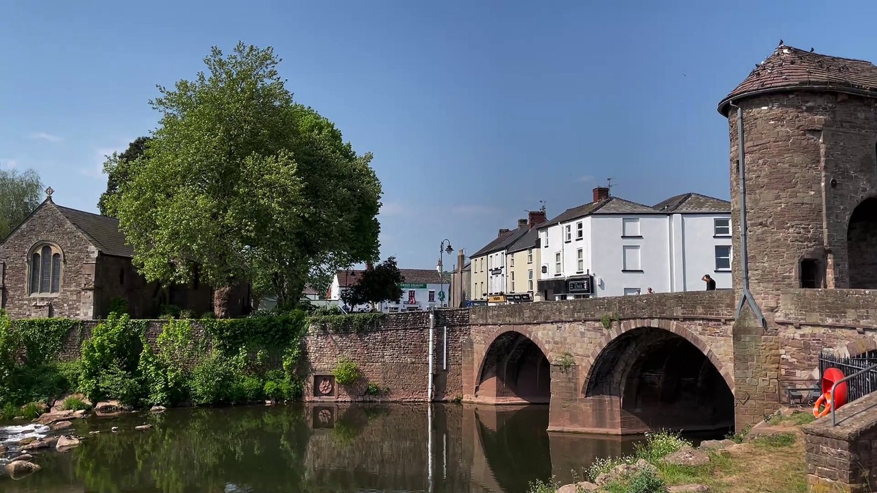 A short video of Monnow Bridge.