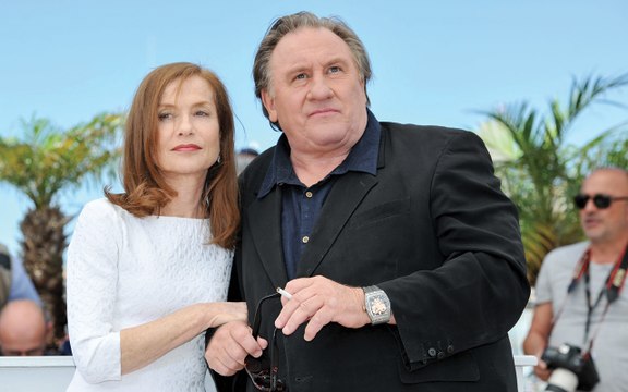 Gerard Depardieu condannato a 18 mesi per violenza sessuale (il giorno d'inizio del Festival di Cannes)