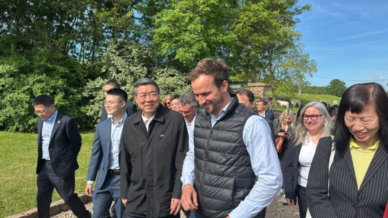 Le vice-premier ministre chinois visite une ferme allaitante normande