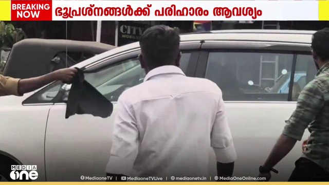 ഇടുക്കി വണ്ടിപ്പെരിയാറിൽ മന്ത്രി റോഷി അഗസ്റ്റിന് നേരെ യൂത്ത് കോൺഗ്രസ് കരിങ്കൊടി പ്രതിഷേധം