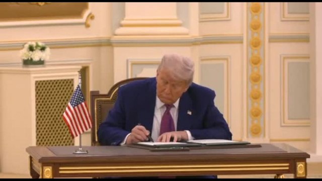 Trump a Riad firma parternariato strategico con l'Arabia Saudita