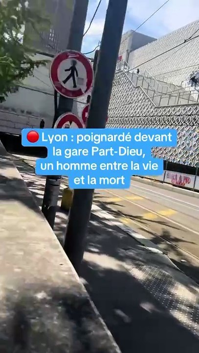 Lyon. Poignardé au couteau devant la gare Part...