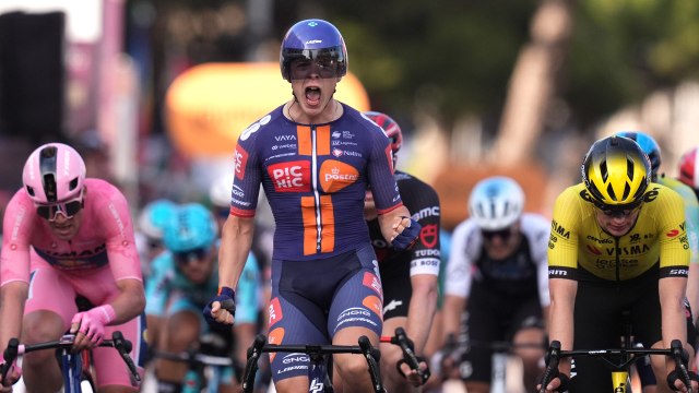 Cycling - Giro d'Italia 2025 - Stage 4 Highlights - Stressfull finish in Lecce... the first sprint of the Giro