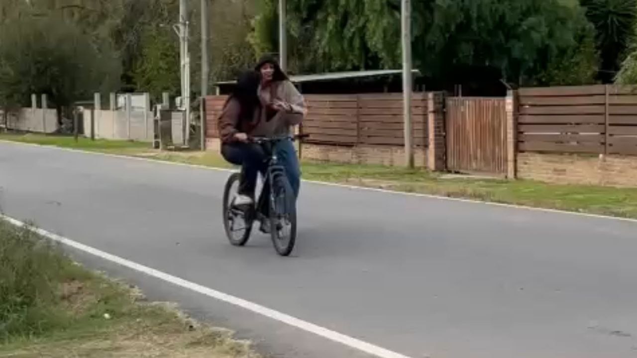 Roller-skater holds onto a cyclist for support but their plan backfires in comical fashion